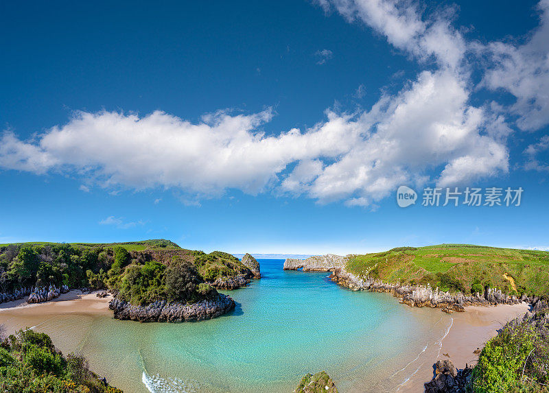 坎塔布里亚坎塔布里克海普雷莱佐附近的Playa de Barnejo Berellin海滩